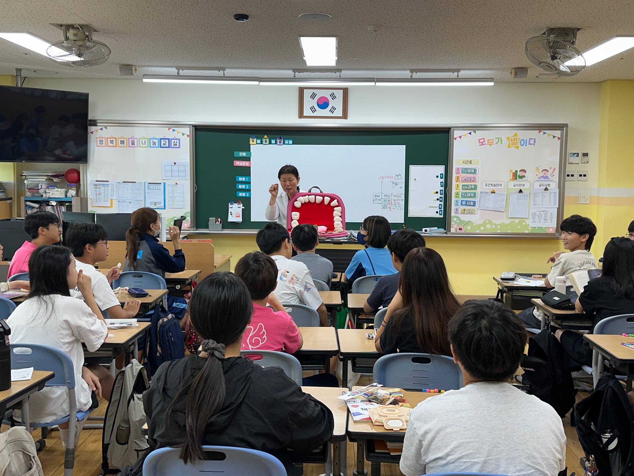 연수구 보건소는 지난 4월부터 12월까지 지역 내 초등학교 6학년 1,300명을 대상으로 진행한 청소년 충치예방사업을 마무리했다